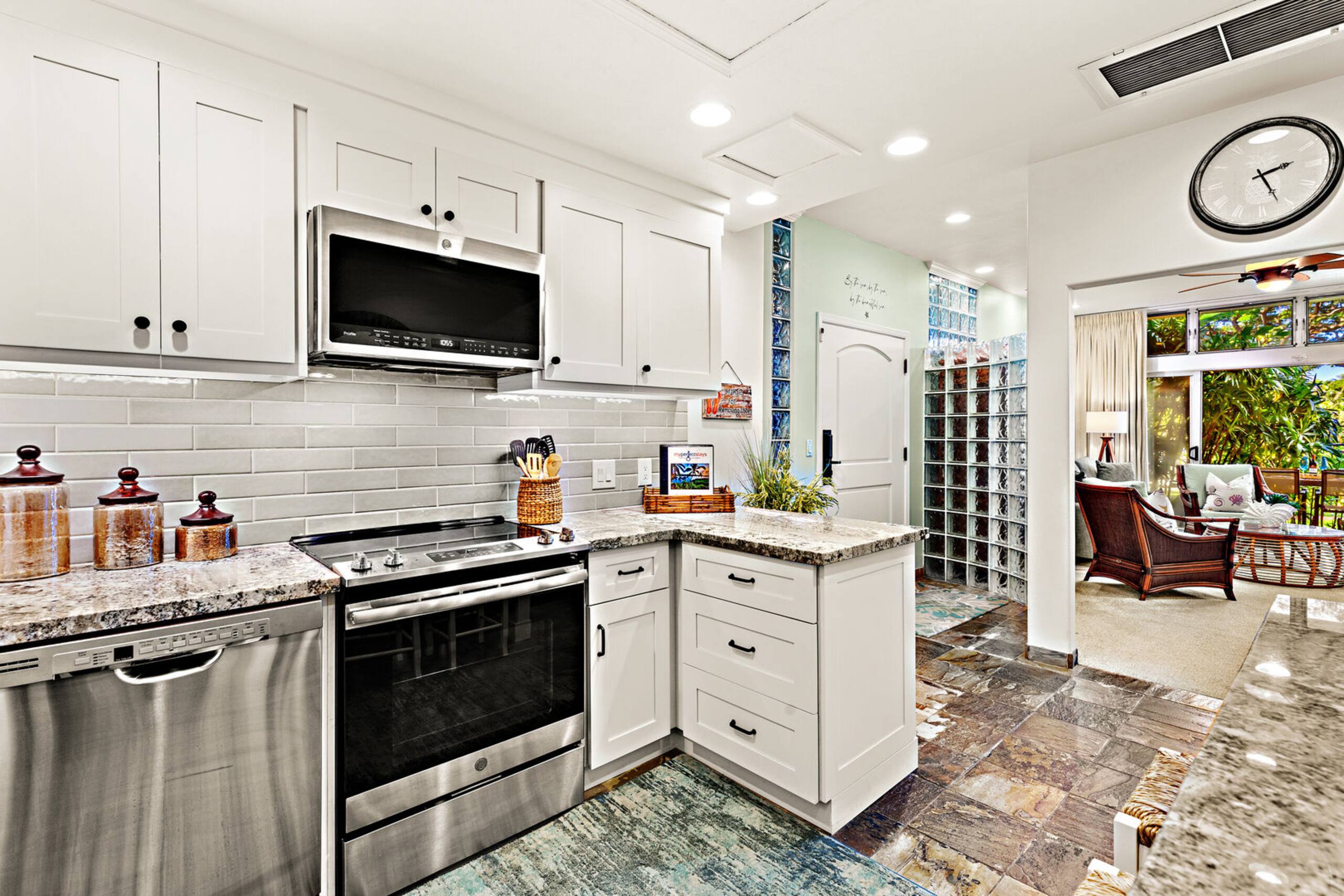 Condo in Lahaina · ★4.91 · 2 bedrooms · 3 beds · 2 baths - Image 19