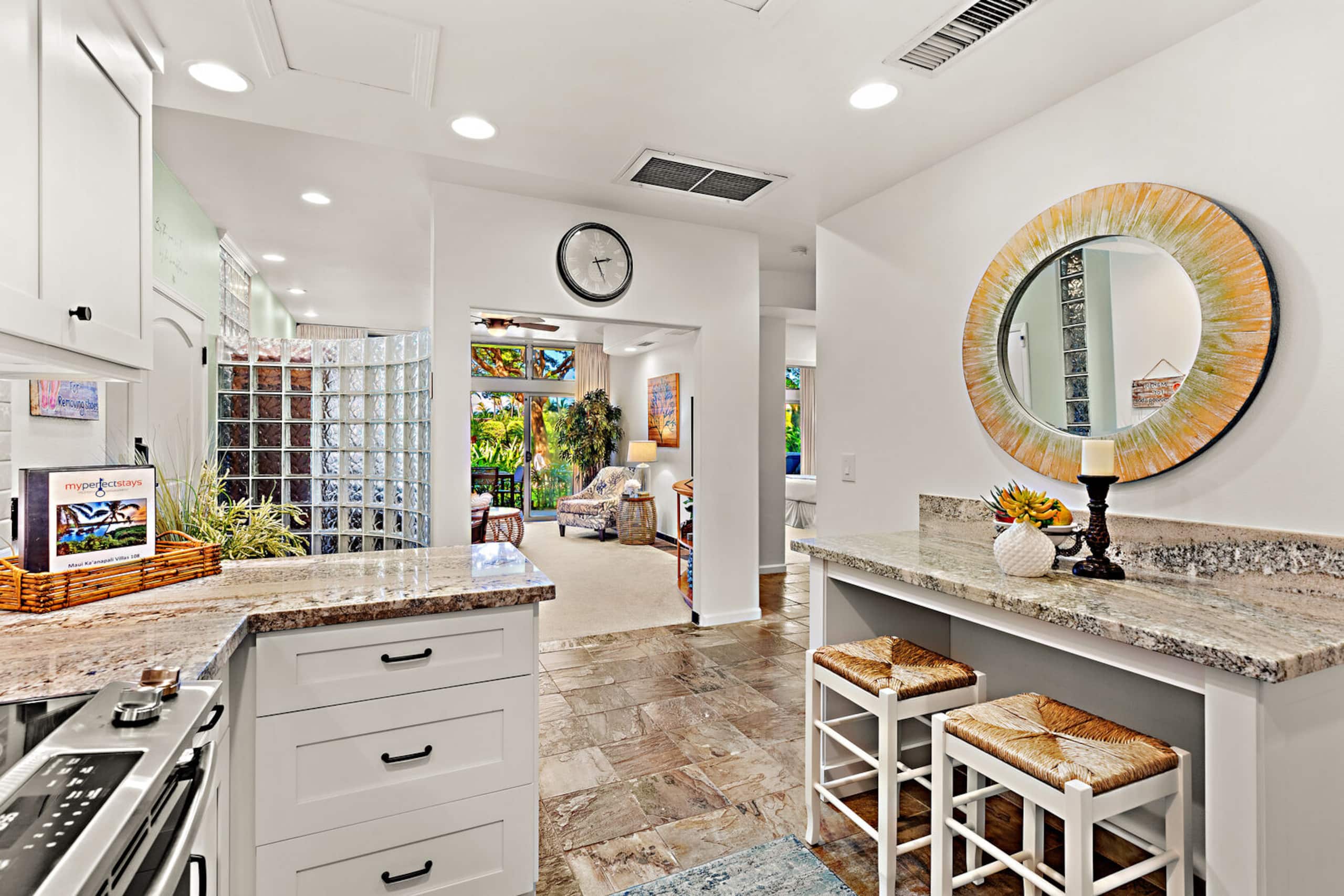Condo in Lahaina · ★4.91 · 2 bedrooms · 3 beds · 2 baths - Image 15