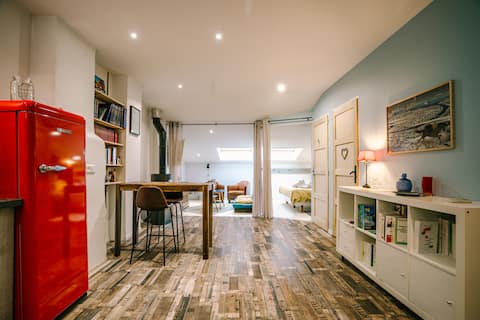 L'Appartement and its private Jacuzzi under a dome