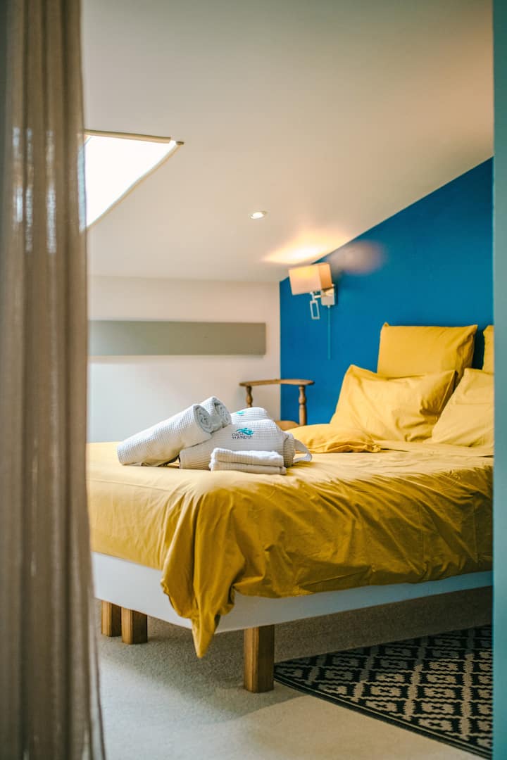 Spavaća soba s bračnim krevetom (160 x 200)