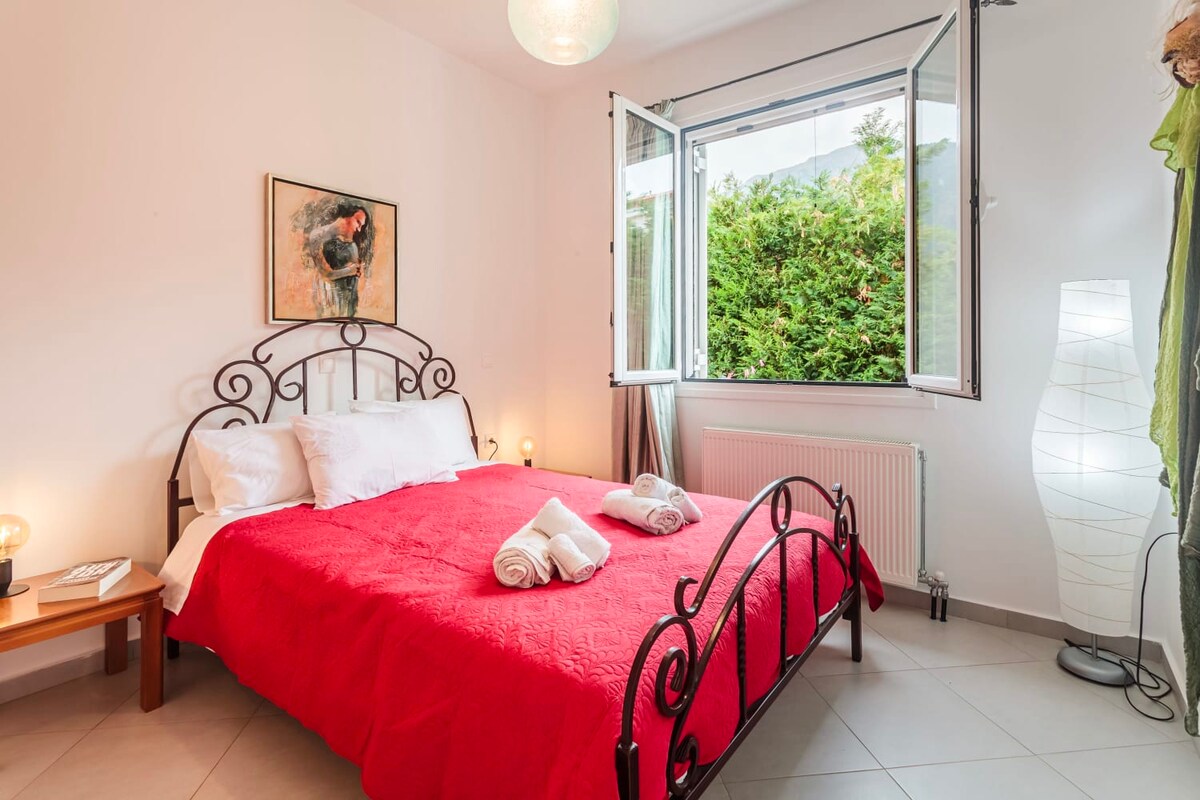 منطقة سرير مزدوج مريحة.