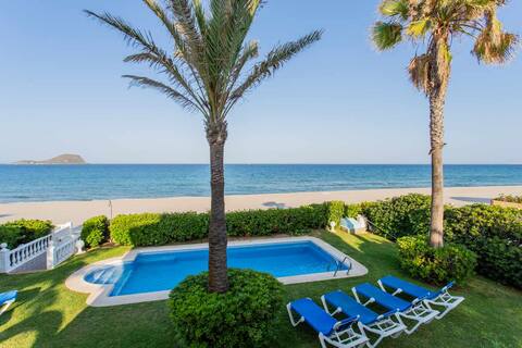 Spectacular first line villa of the Mediterranean