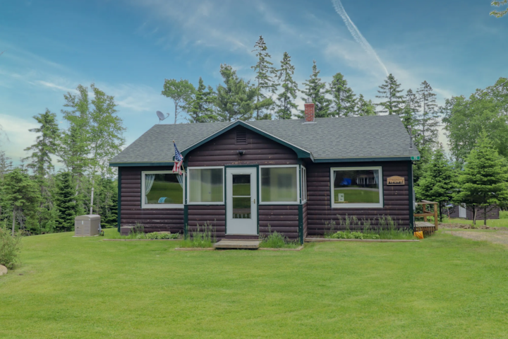 Casa De Campo De 2 Habitaciones En Rangeley Manor, Con Un Excelente Porche De 3 Estaciones Y Un Gran Patio. - Maine