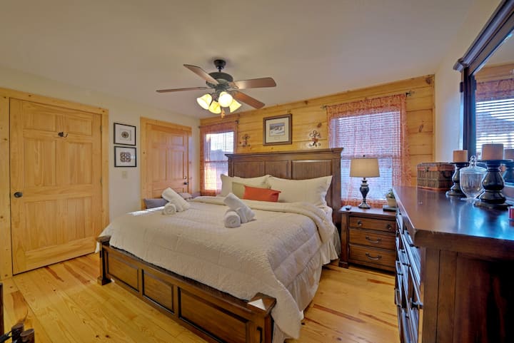 Ძირითადი დონე - მთავარი ნომერი/საძინებელი ერთი - დიდი საწოლით