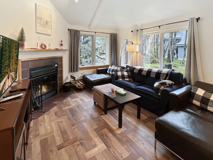 Village 43 | Cozy End Unit W/ King Beds - Killington, VT