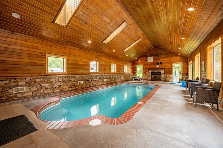 Lakefront Chalet W/ Pool, Private Dock, & Hot Tub - Deep Creek Lake, MD