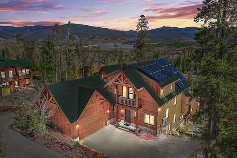 7 bedroom, hot tub, gaming and views!