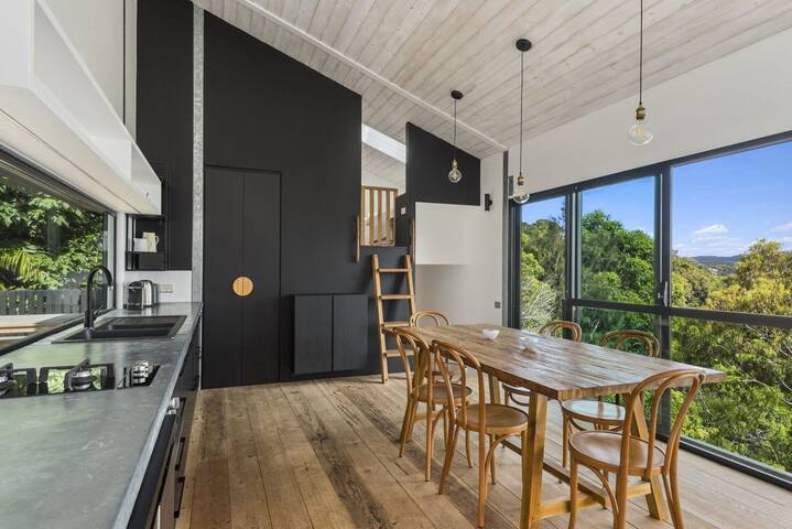 BLACK ZINC by Palm Beach Holiday Rentals gallery image 4