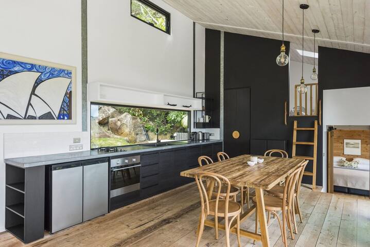 BLACK ZINC by Palm Beach Holiday Rentals gallery image 5