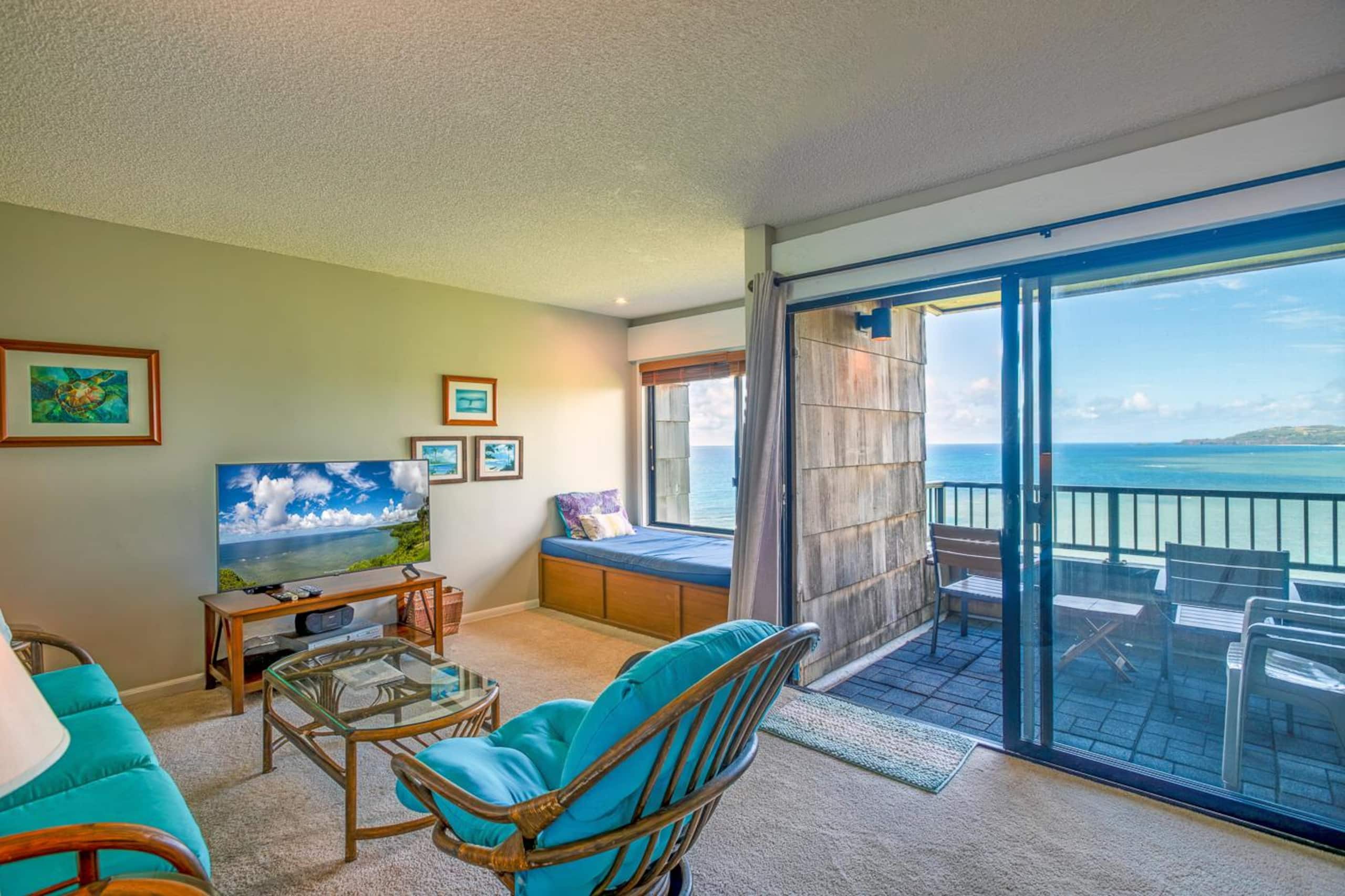 Cozy Coastal Hideaway w/ Lanai & Ocean Views - Photo 2