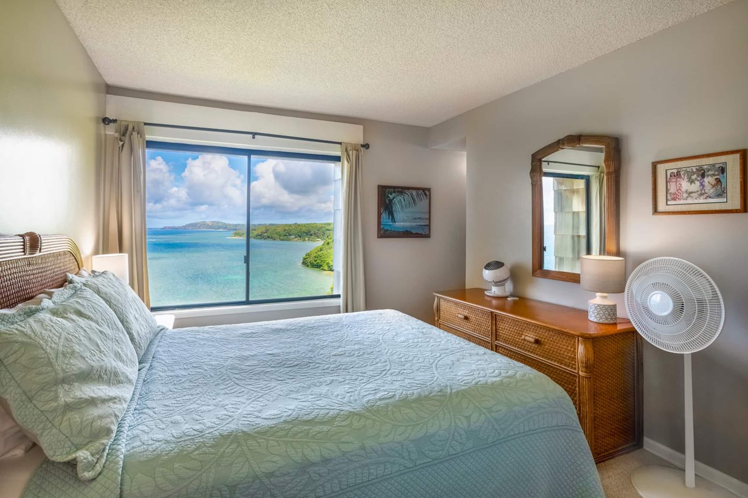 Cozy Coastal Hideaway w/ Lanai & Ocean Views - Photo 10