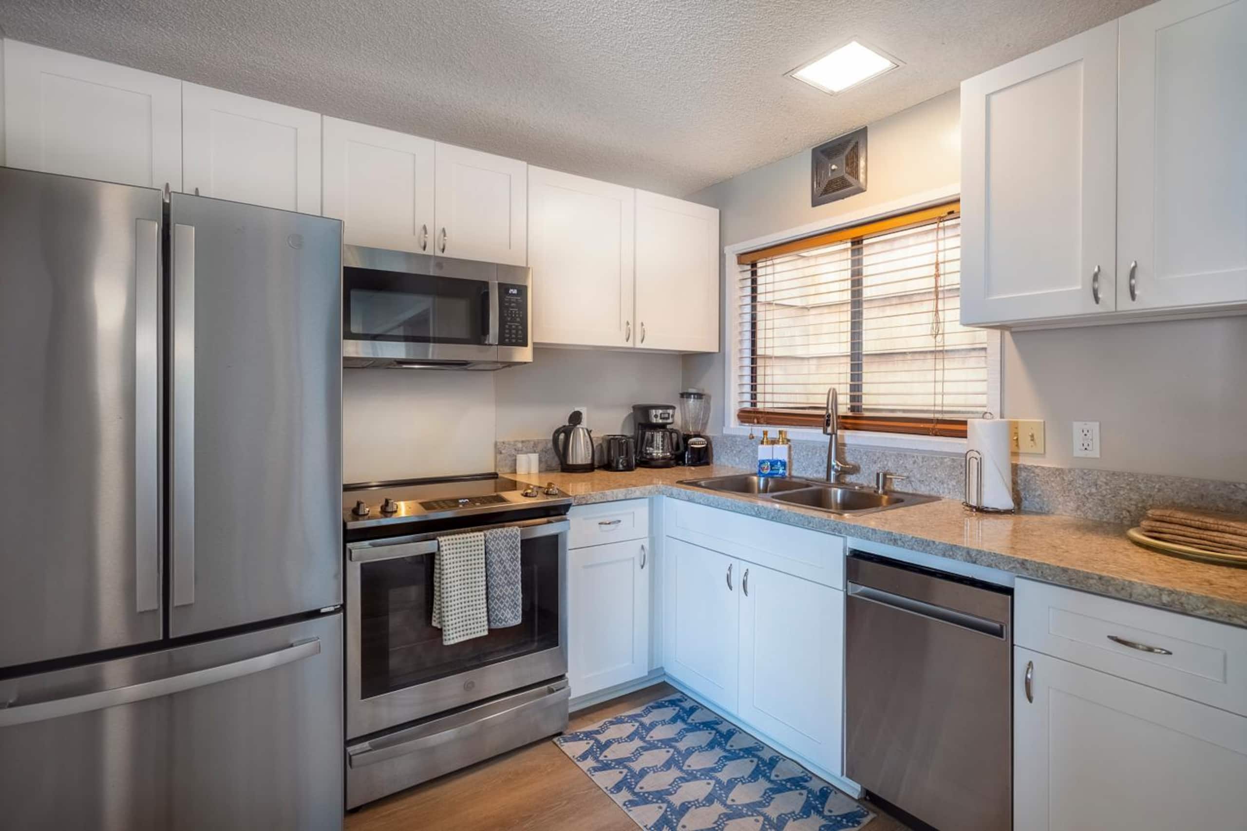Cozy Coastal Hideaway w/ Lanai & Ocean Views - Photo 6