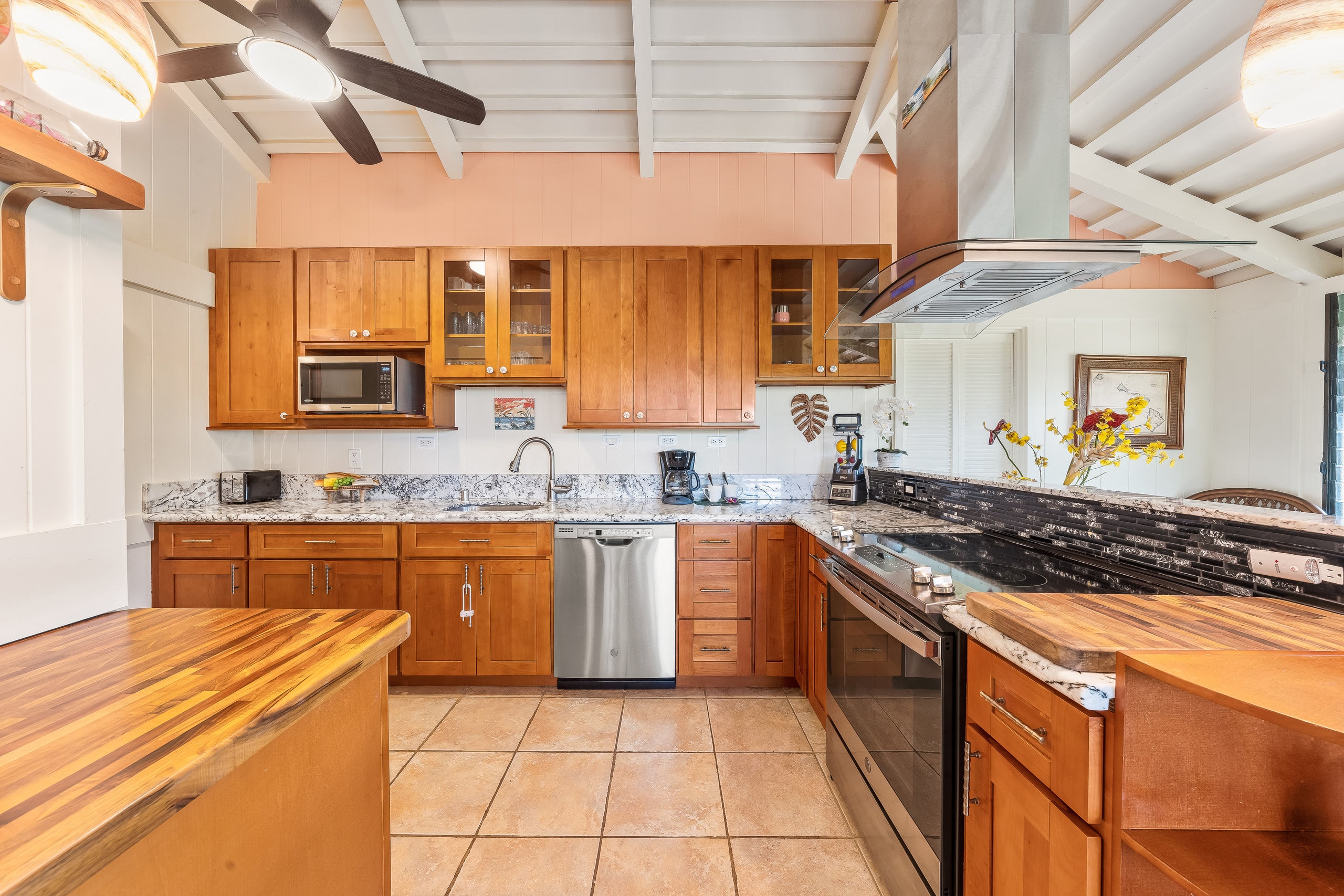 Home in Lahaina · ★4.44 · 2 bedrooms · 4 beds · 2 baths - Image 4
