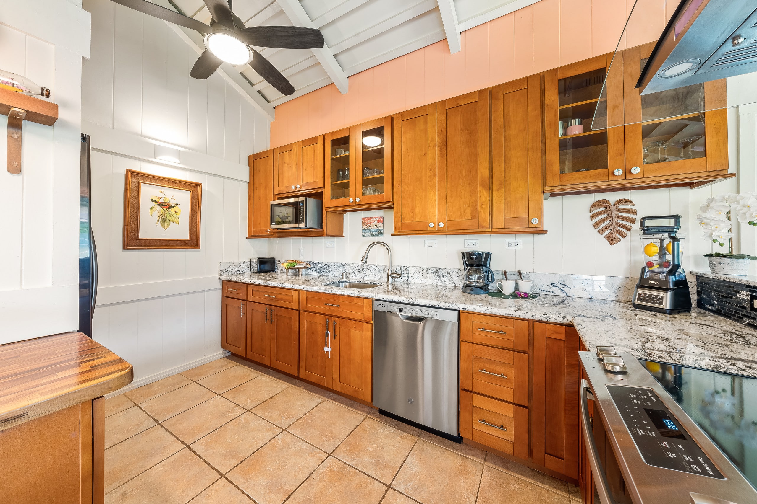 Home in Lahaina · ★4.44 · 2 bedrooms · 4 beds · 2 baths - Image 8
