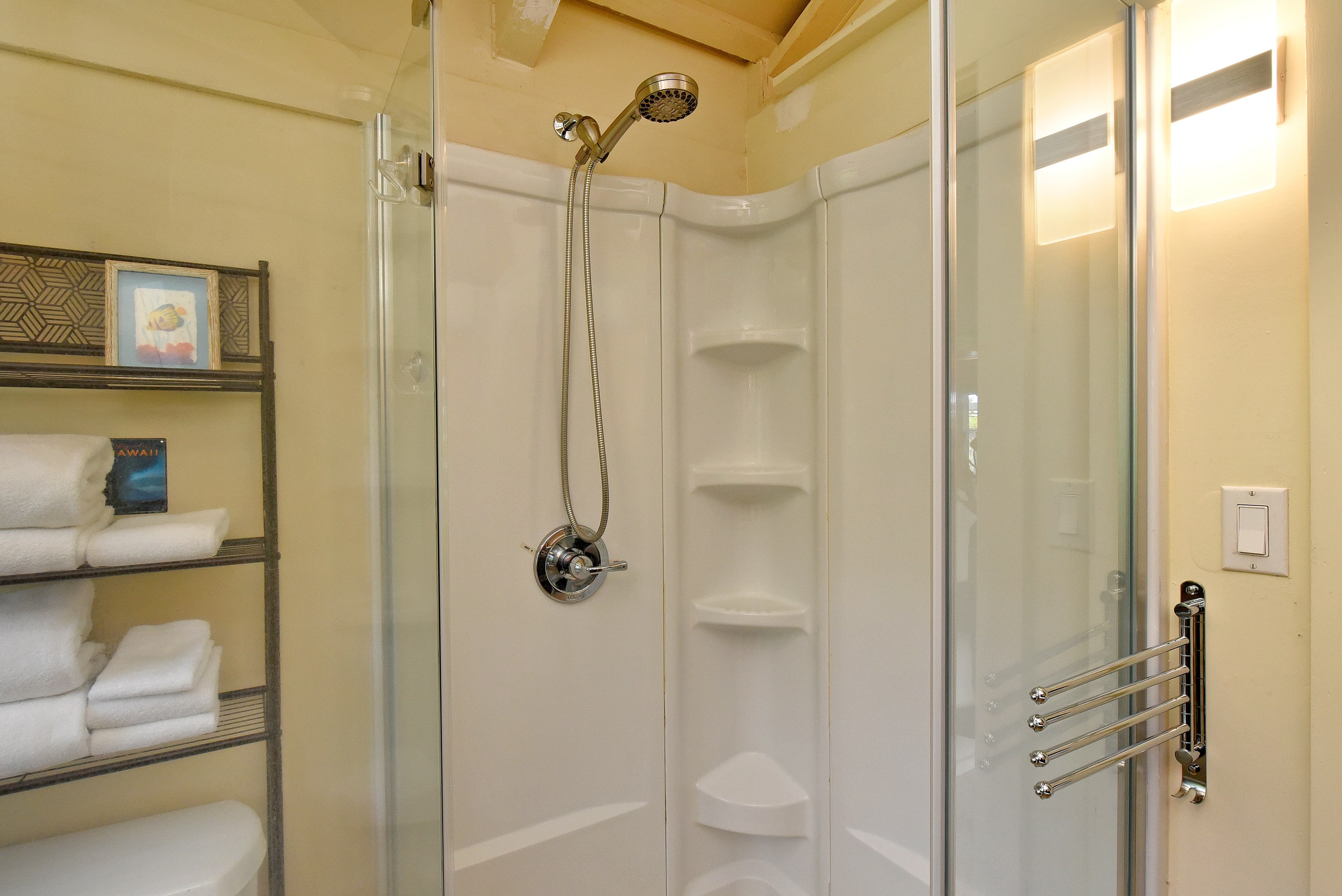 Home in Lahaina · ★4.44 · 2 bedrooms · 4 beds · 2 baths - Image 24