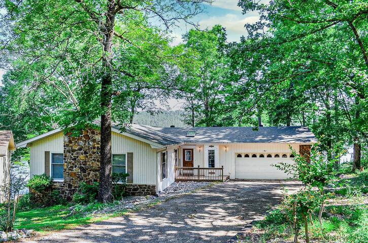 Hot Springs Village Rentals managed Airbnb listing 3