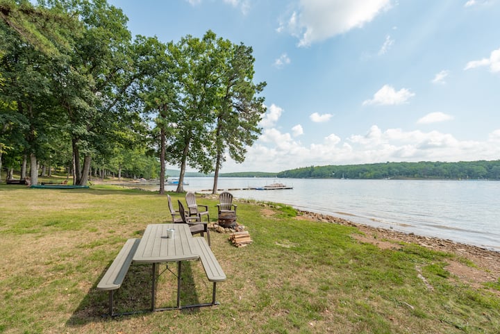 Dog Friendly Stone Cottage W/ Lake Views & Hot Tub - 오클랜드