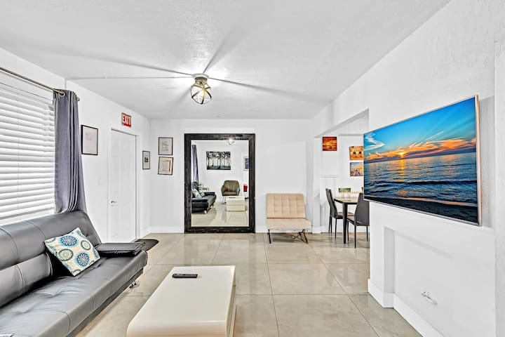 Modern & Comfy 2 BR ~ Mins to Beach & Casino #191