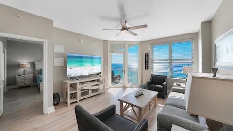 Aqua 1710 - Beachfront Condo, Sleeps 4-6