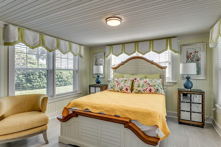 ห้องนอน 5: เตียงควีนไซส์ 2 เตียงเหมาะสำหรับครอบครัว