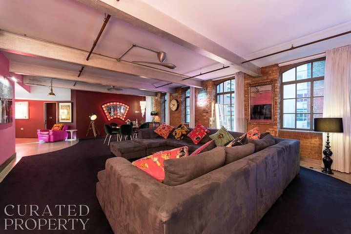 Luxurious Loft Central Soho – 3 Bedrooms & Office!