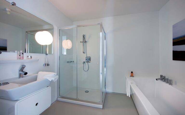 Urban apartment with panoramic views. 21+ only! gallery image 4
