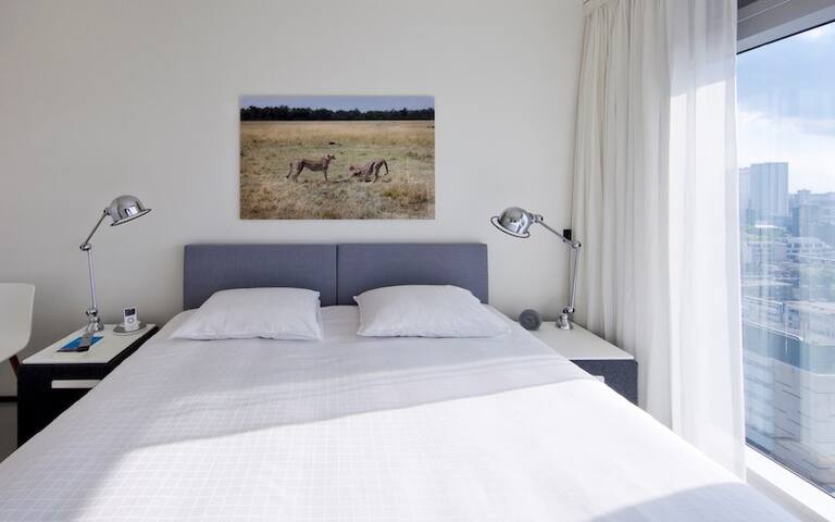 Urban apartment with panoramic views. 21+ only! gallery image 3