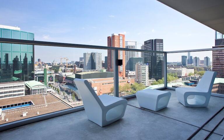 Urban apartment with panoramic views. 21+ only! gallery image 5