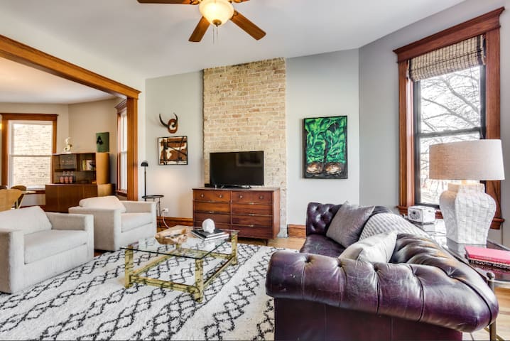 Logan Square Beauty with 2 Bedrooms W/parking