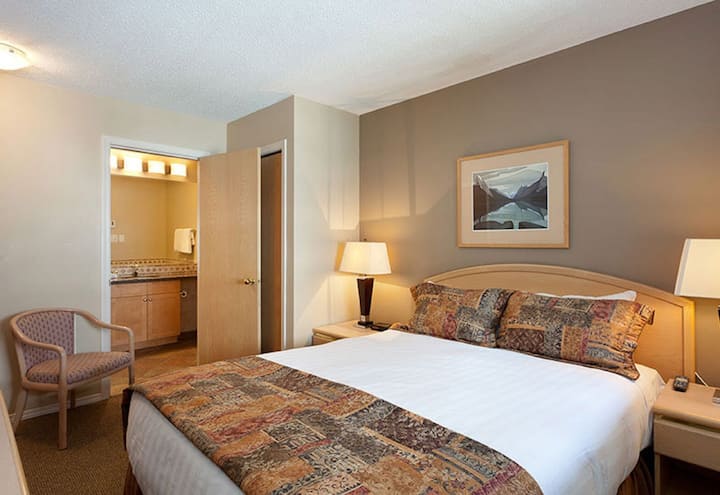 Ძირითადი საძინებელი: საწოლი 152 × 203 სმ