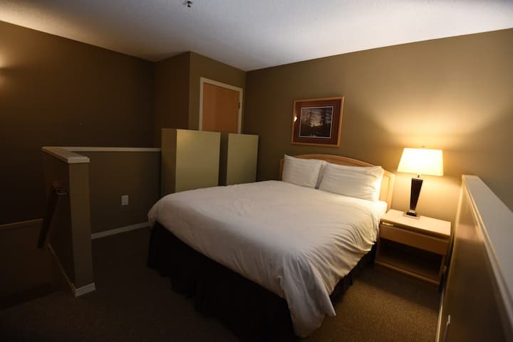 Მეორე საძინებელი: საწოლი 152 × 203 სმ, ლოფტი