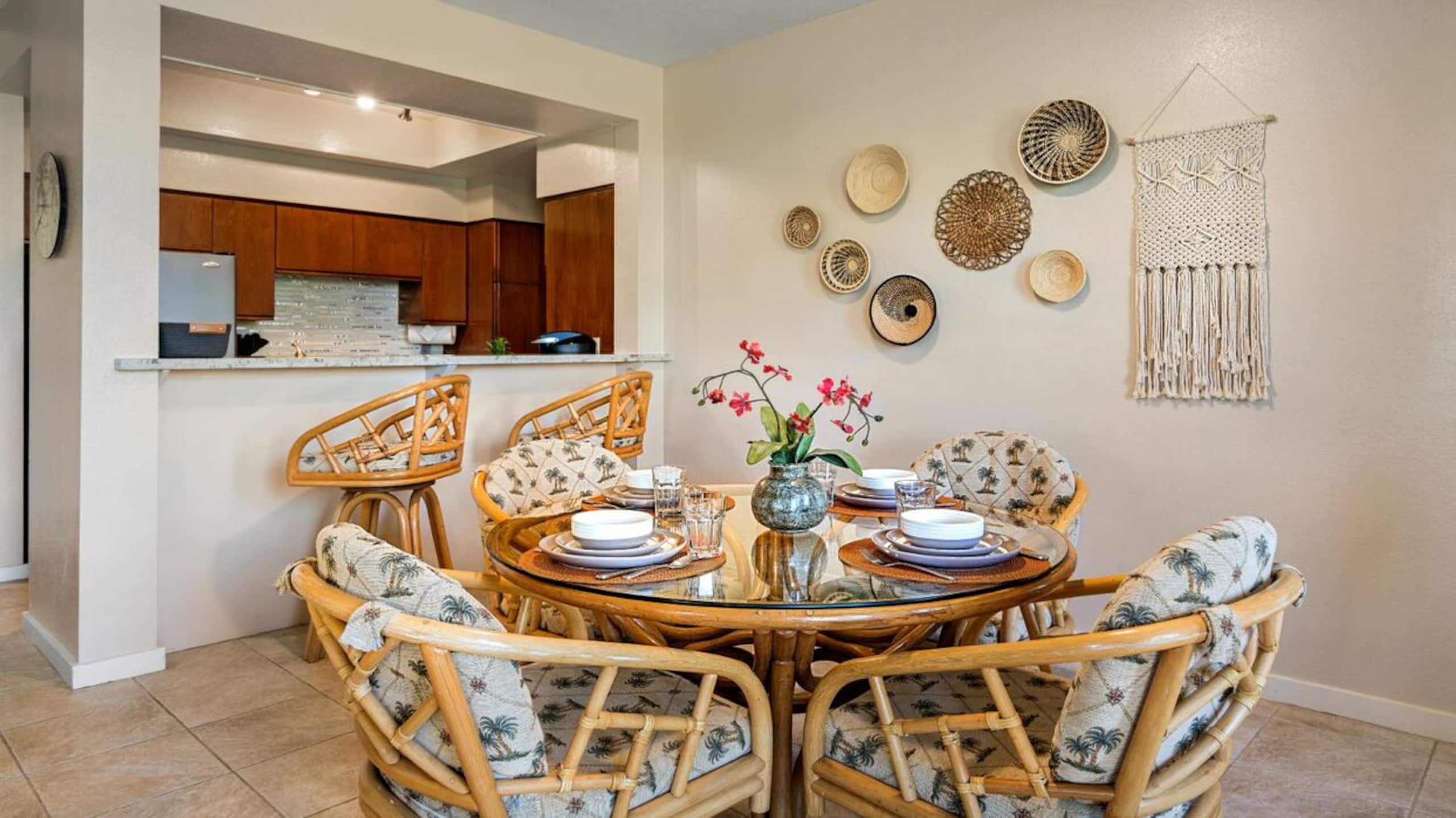 Ground Floor Condo, Lagoon Views + Lanai + A/C - Photo 11