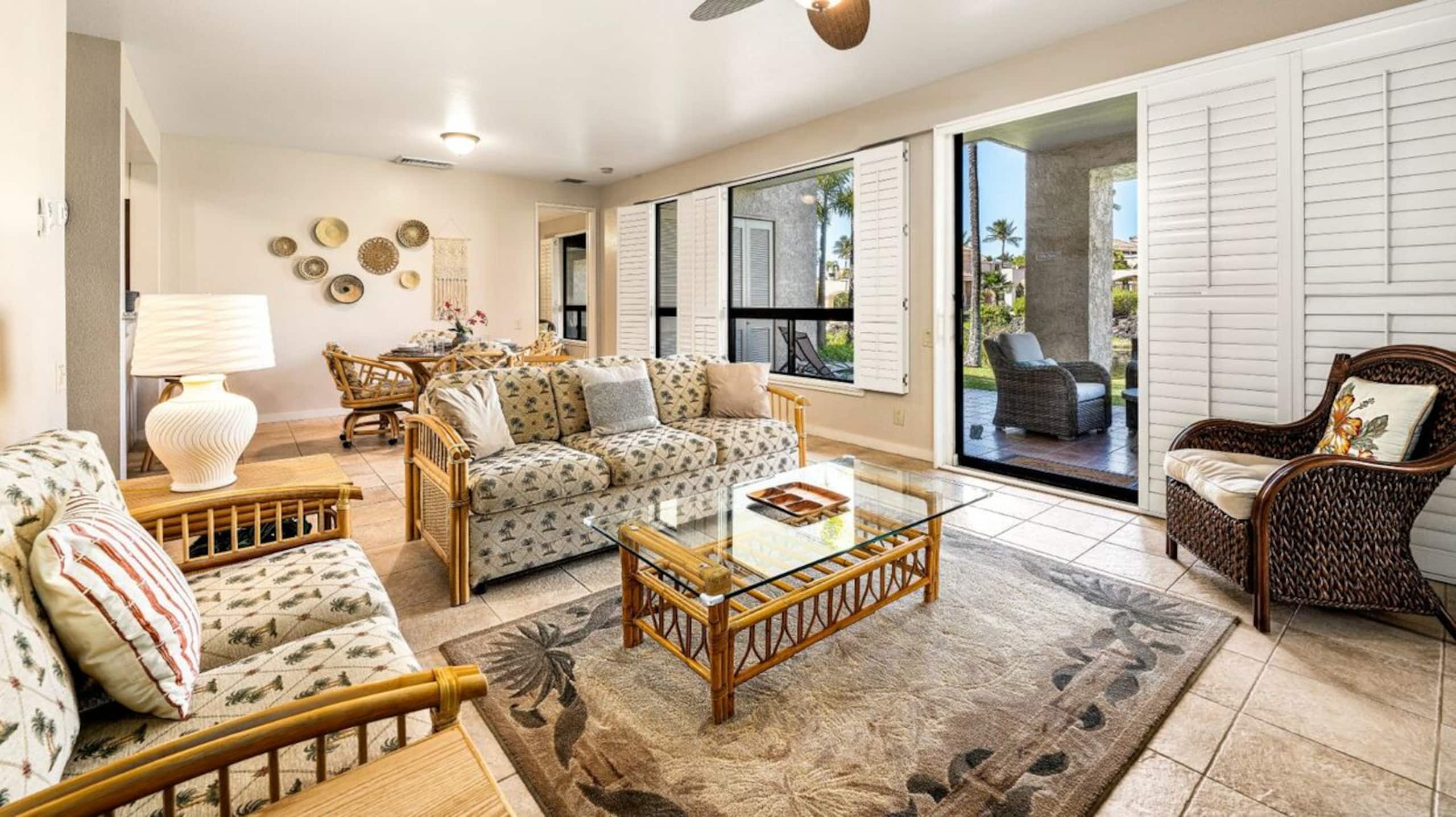 Ground Floor Condo, Lagoon Views + Lanai + A/C - Photo 2