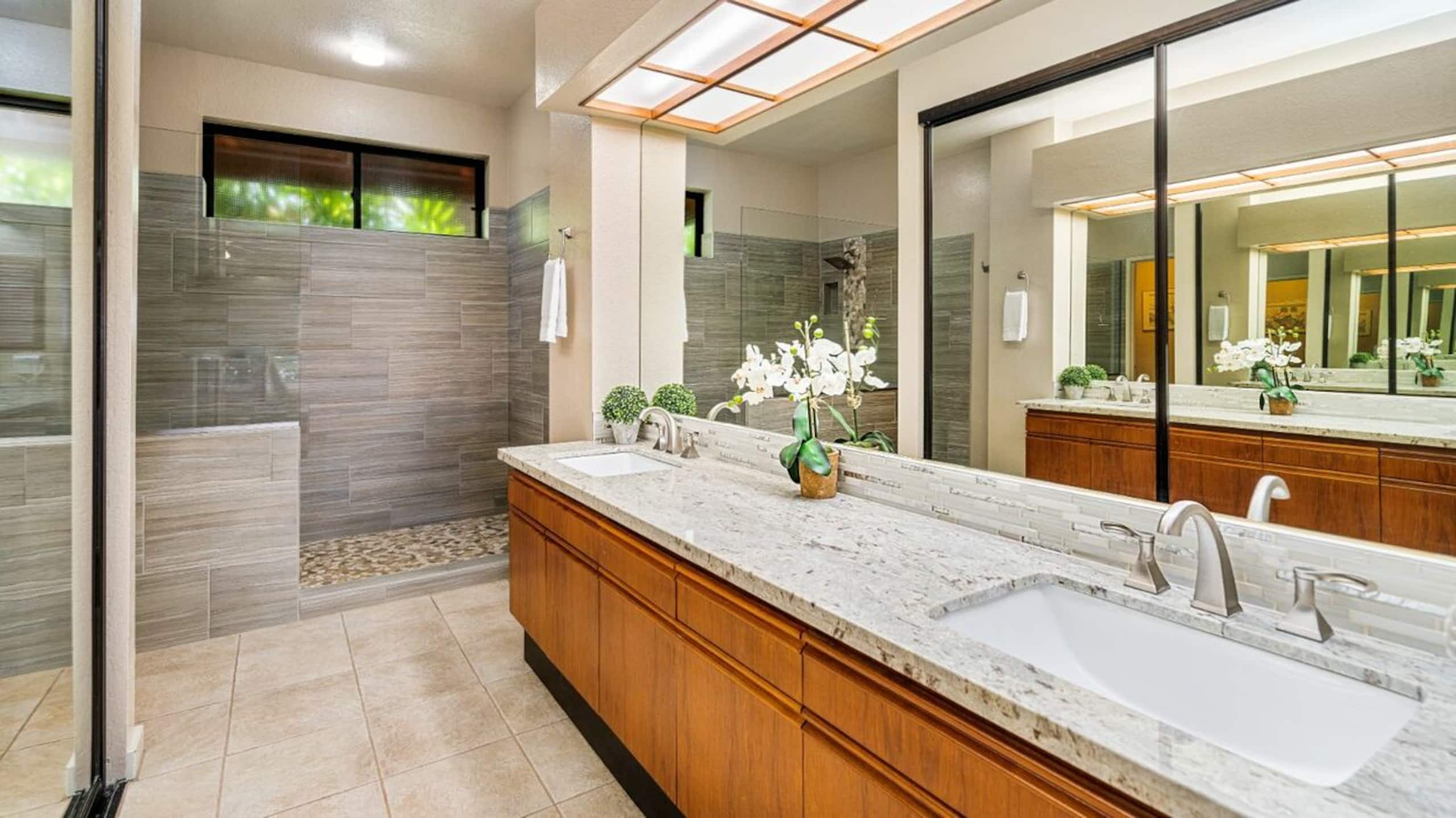 Ground Floor Condo, Lagoon Views + Lanai + A/C - Photo 18