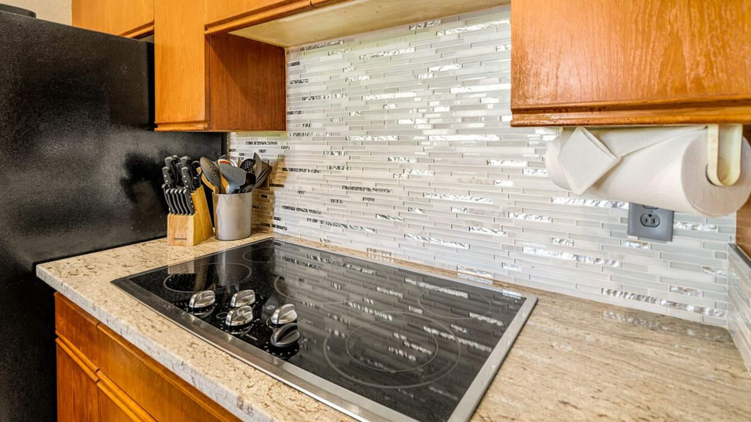 Ground Floor Condo, Lagoon Views + Lanai + A/C - Photo 9