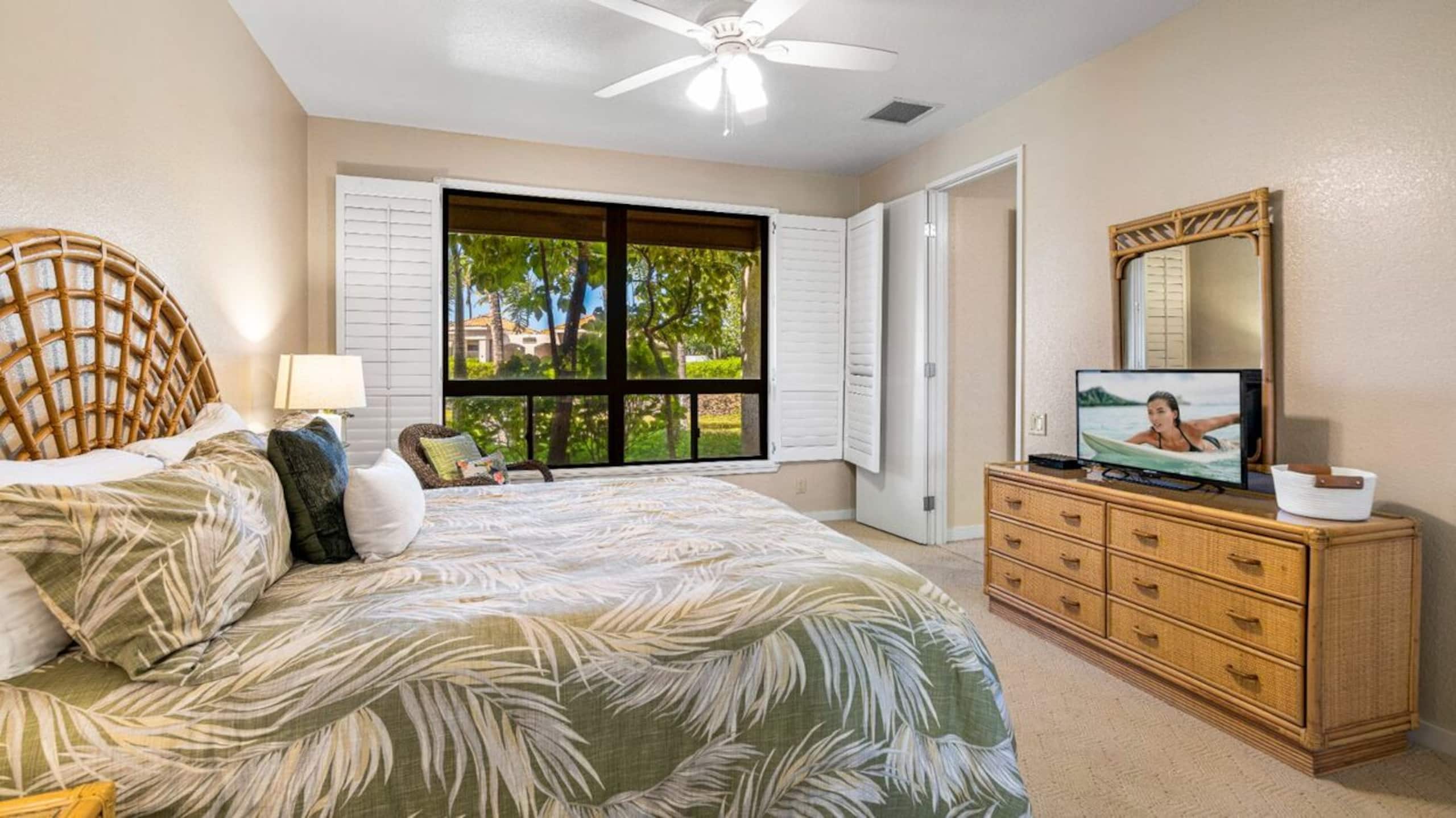 Ground Floor Condo, Lagoon Views + Lanai + A/C - Photo 15