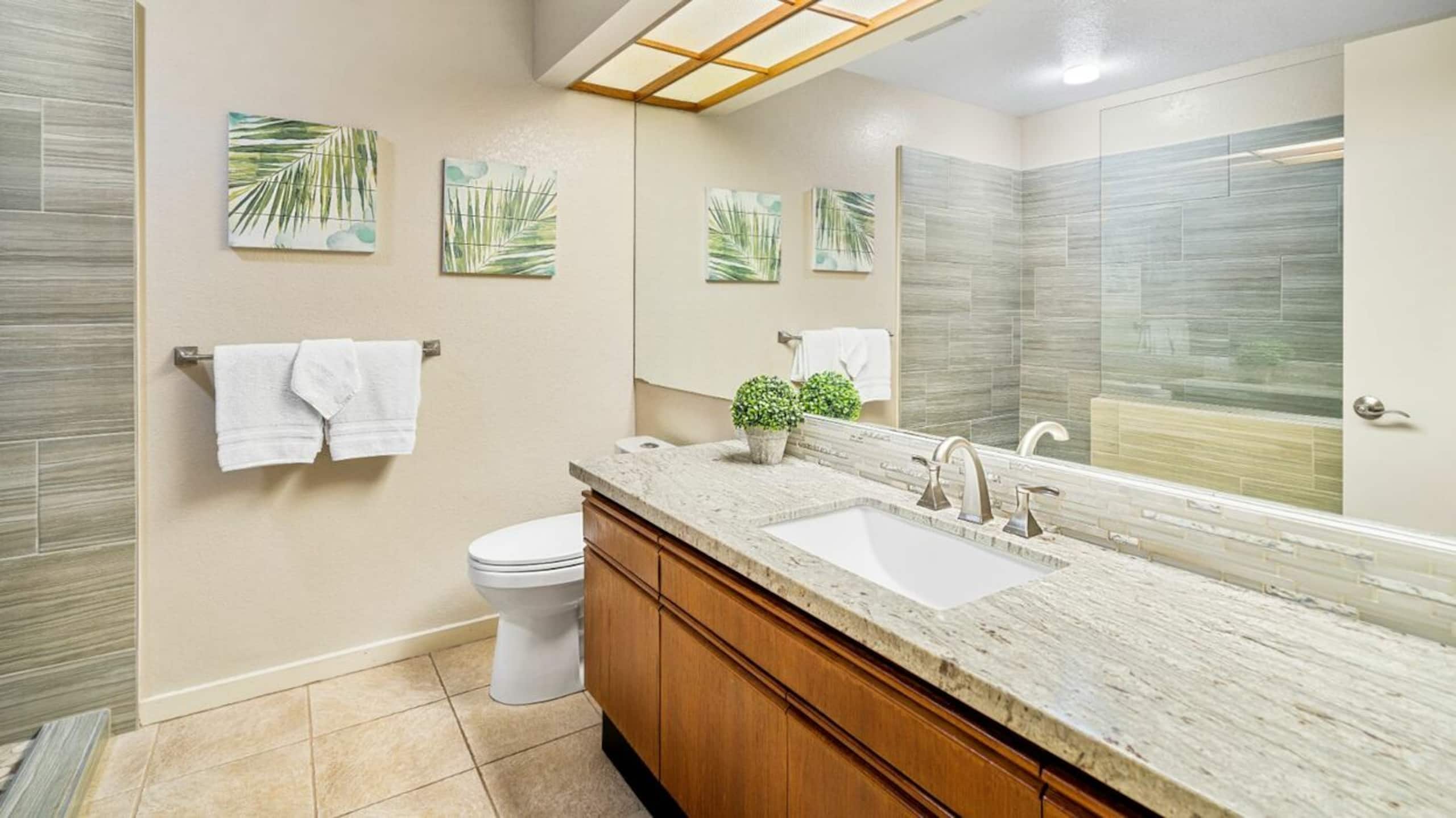 Ground Floor Condo, Lagoon Views + Lanai + A/C - Photo 19