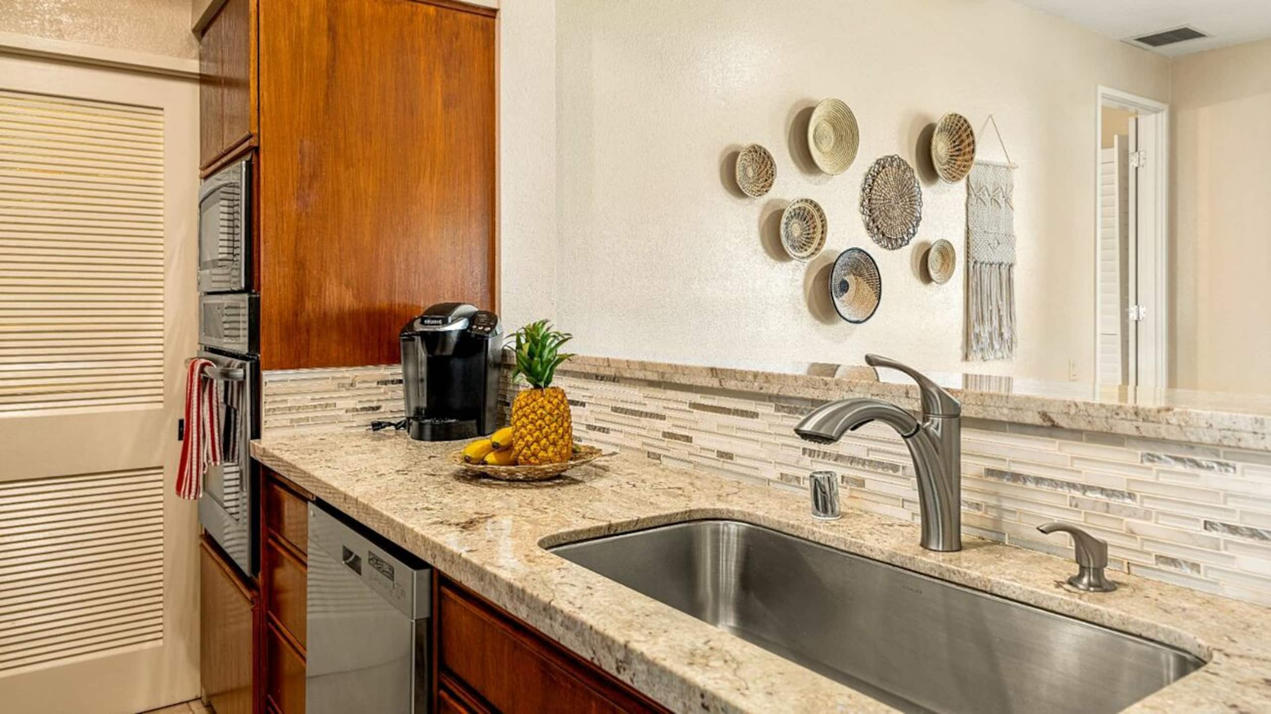 Ground Floor Condo, Lagoon Views + Lanai + A/C - Photo 6