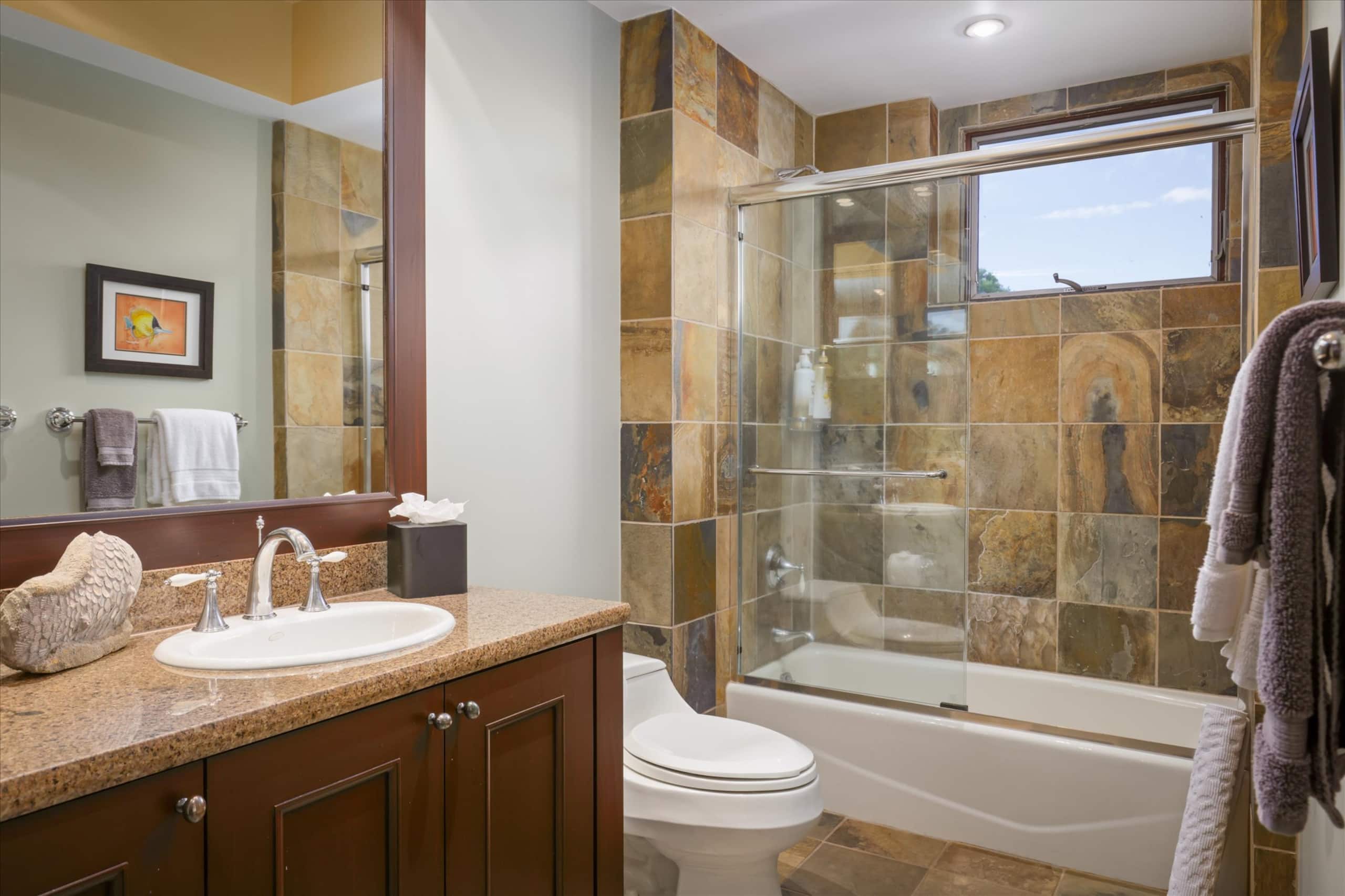 Condo in Kailua-Kona · ★5.0 · 3 bedrooms · 4 beds · 3.5 baths - Image 39