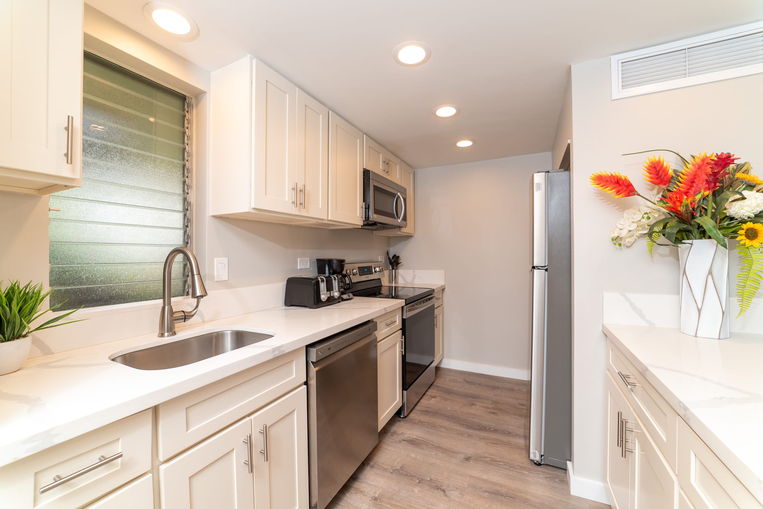 Condo in Lahaina · ★4.58 · 1 bedroom · 3 beds · 1 private bath - Image 8