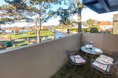 Top performing Airbnb: Boat Lake in Aldringham Cum Thorpe