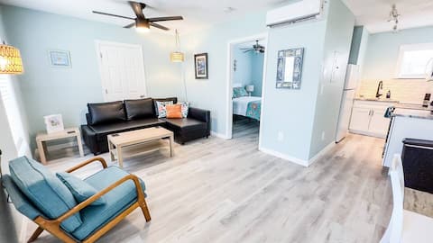 Top performing Airbnb: One Block to Beach - Ohana Hale Beachside B 1 BR in Bradenton Beach
