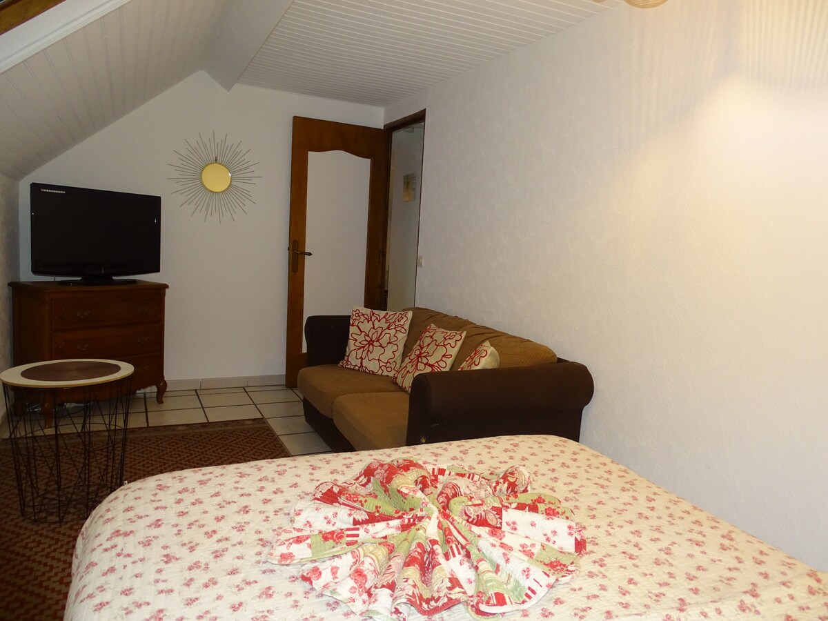 Annonce Airbnb populaire: Les Voûtes-House-Cottage-Ensuite with Bath-Garden à Eure