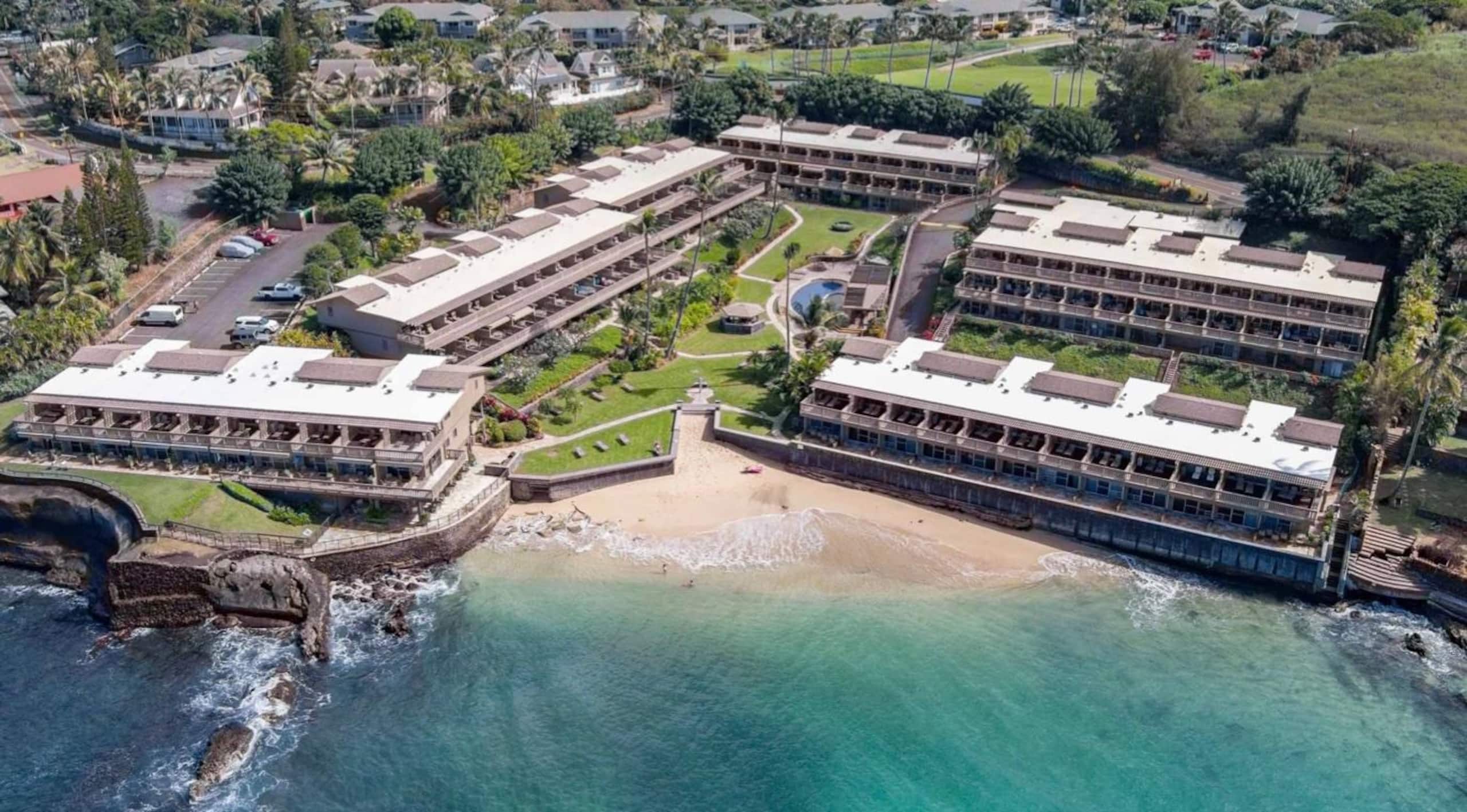 Condo in Lahaina · ★4.81 · 2 bedrooms · 4 beds · 2 baths - Image 12