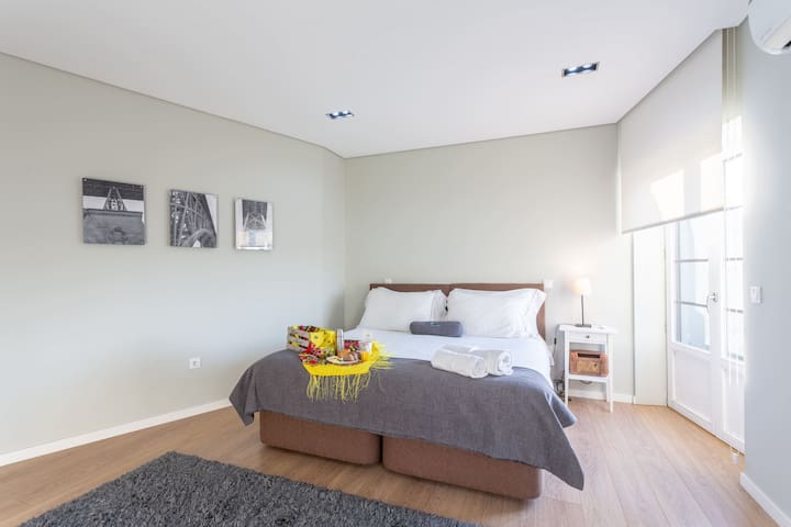 Feel Porto Downtown City Roofs