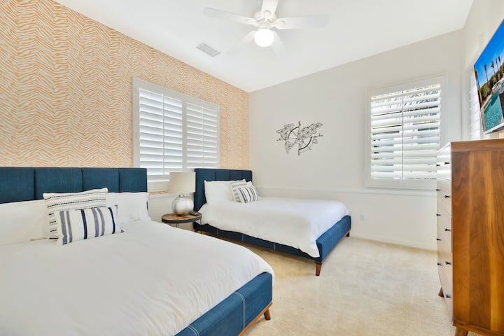 Dormitorul nr. 6, paturi matrimoniale duble (casa principală)