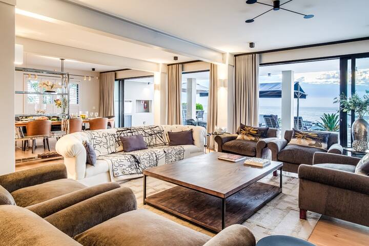 Luxury Villa w/Large Patio + Private Pool (Wescamp gallery image 2