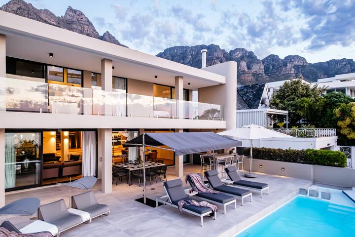 Luxury Villa w/Large Patio + Private Pool (Wescamp gallery image 5