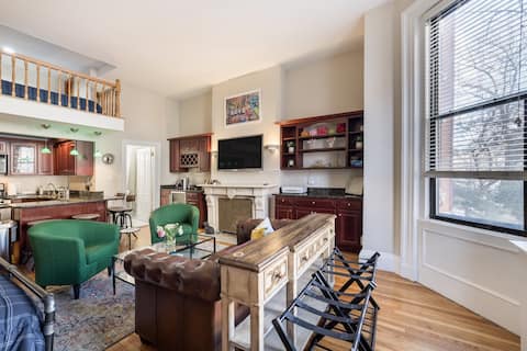 Popular Airbnb listing: Cozy Back Bay Boston Retreat! in Back Bay/Beacon Hill