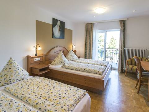 Hotel Restaurant Zum Ochsen, (Schallstadt), quadruple room